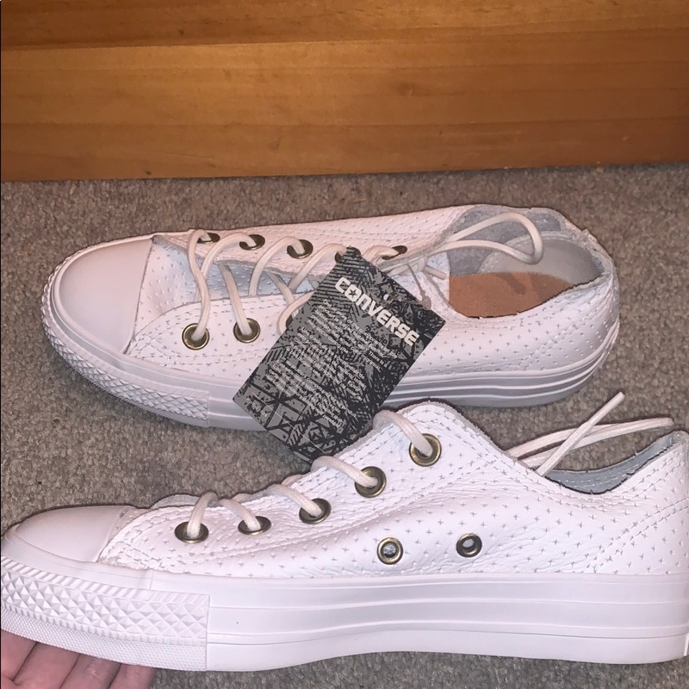 <nwt> Converse Low White Perforated Leather W BOX